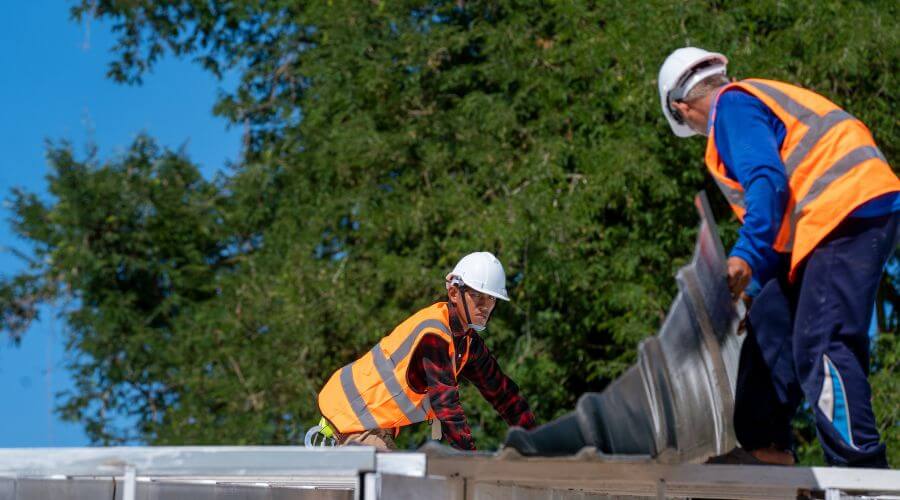 Expert top industrial roofings services in Martinton, IL